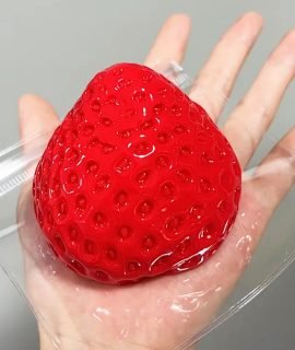 Big strawberry [red]